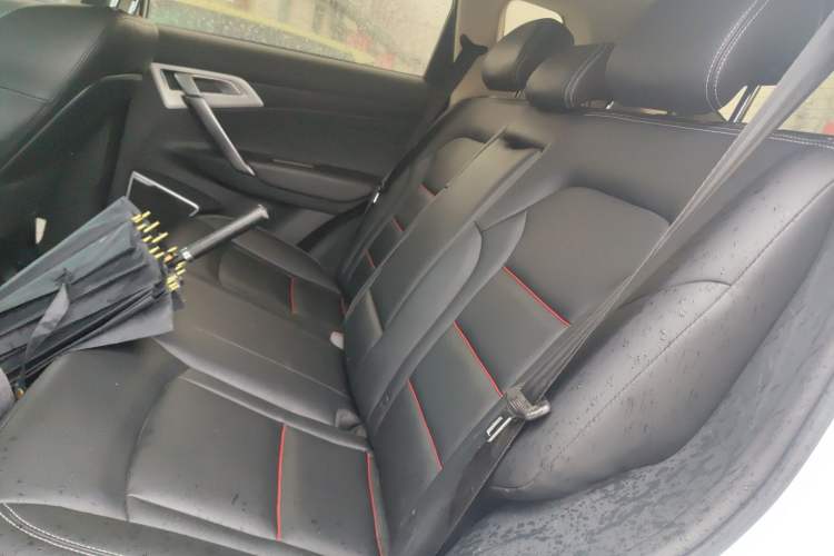 Used Geely Auto Emgrand X7 Sport 2020 1.8TD DCT Two-Wheel Drive Smart Connect 4G-Enabled Version
