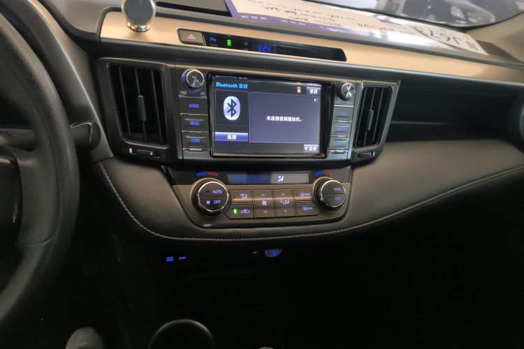 Used Toyota RAV4 2015 2.0L CVT Two-Wheel Drive Fashion Edition
