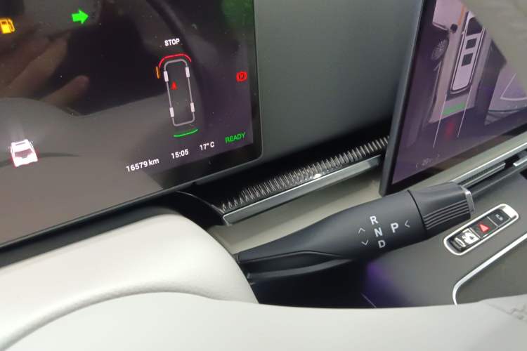 Used VOYAH Dream 2025 PHEV Four-Wheel-Drive Flagship Kunpeng Edition
