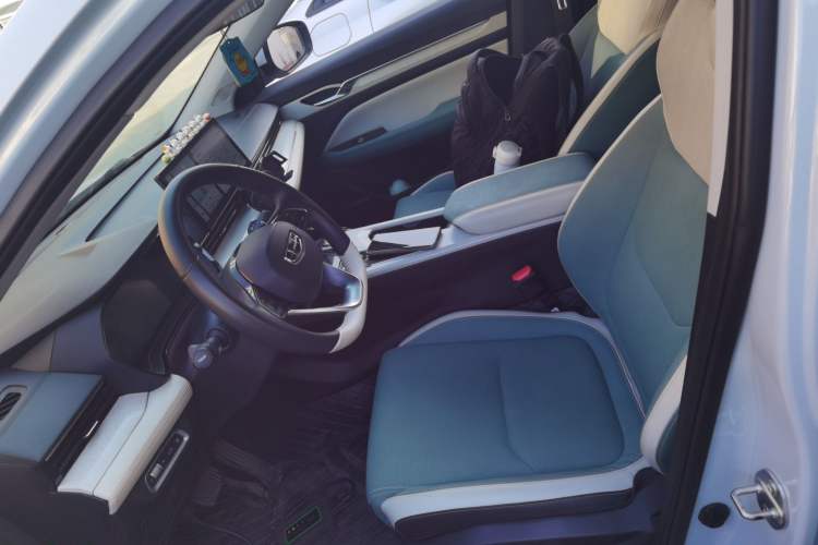 Used Geely Auto Emgrand L HiP 2022 1.5TD-DHT Pro 100KM Super Clean
