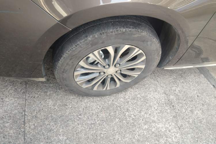 Used Buick GL8 2023 Facelifted Land Cruiser Executive Luxury Version
