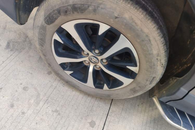 Used Toyota RAV4 2016 2.0L CVT Two-Wheel Drive Fashion Edition China V Standard
