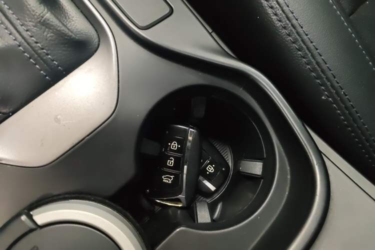 Used Hyundai Santa Fe 2013 2.4L Automatic Two-Wheel Drive Smart Version
