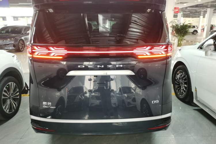 Used Denza D9 2022 DM-i 970 Four-Wheel Drive Flagship Model