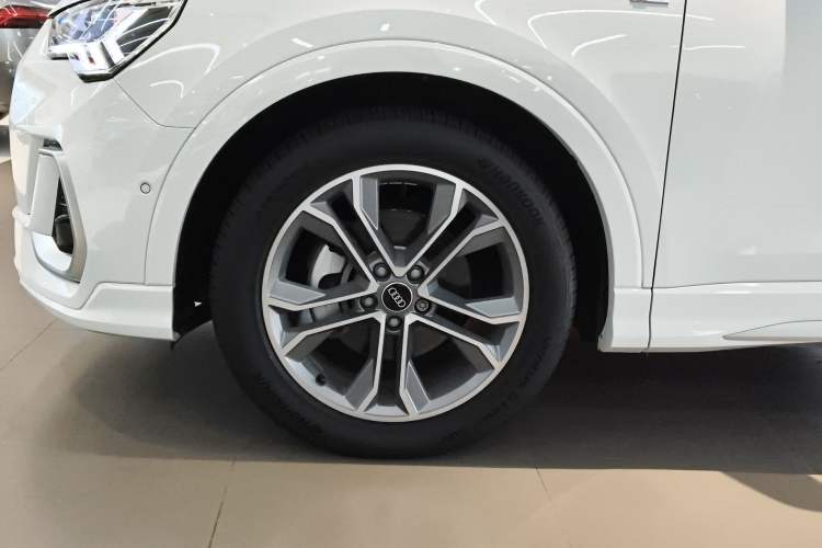 Used Audi Q3 2024 40 TFSI Fashion Dynamic Model