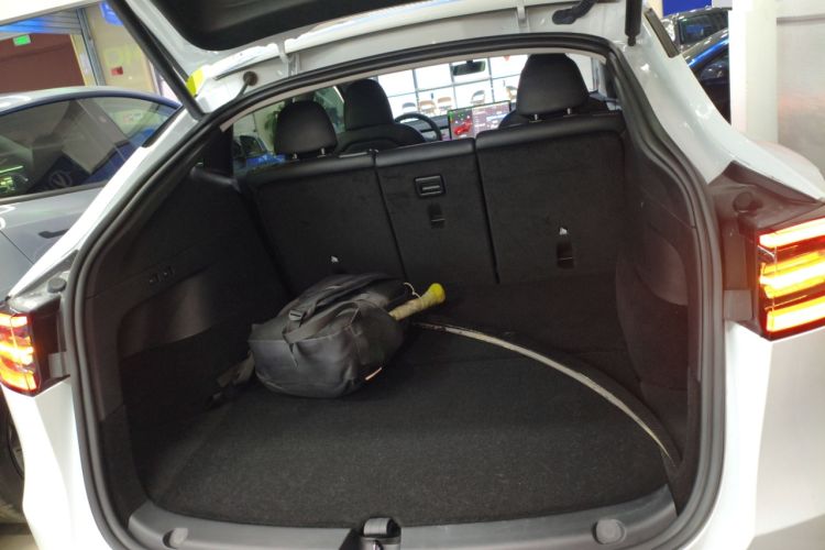 Used Tesla Model Y 2023 High-Performance All-Wheel-Drive Version
