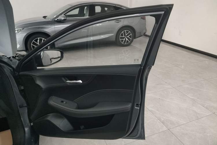 Used Roewe i5 2023 1.5L Manual Comfort Edition
