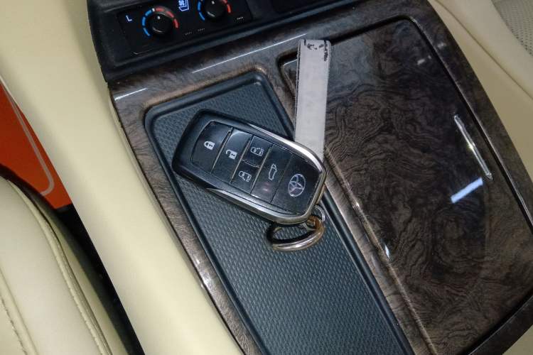 Used Toyota Vellfire 2021 Crown Dual-Engine 2.5L HV Prestige Edition