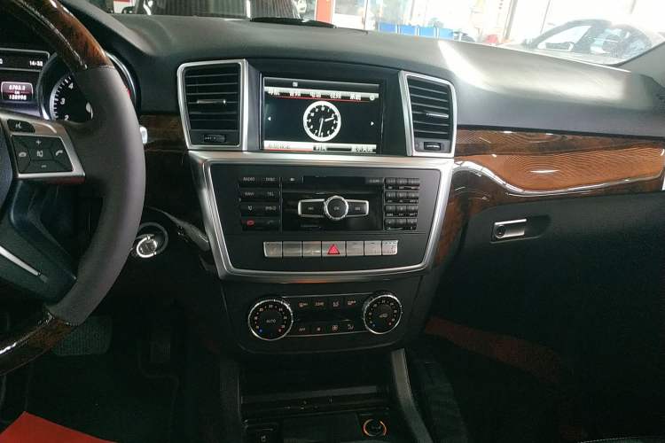 Used Mercedes-Benz M-Class 2014 ML 400 4MATIC Dynamic Model
