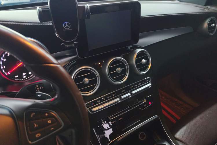 Used Mercedes-Benz GLC 2018 GLC 260 4MATIC Luxury Model
