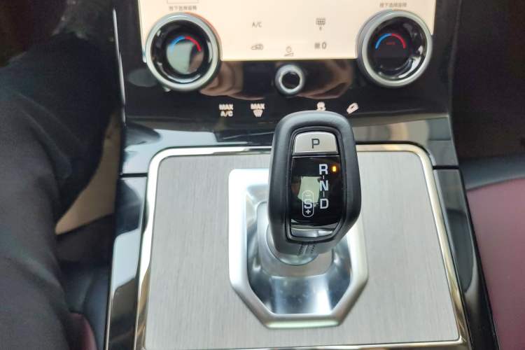 Used Land Rover Range Rover Evoque 2023 Aurora L 249 PS Luxury Edition
