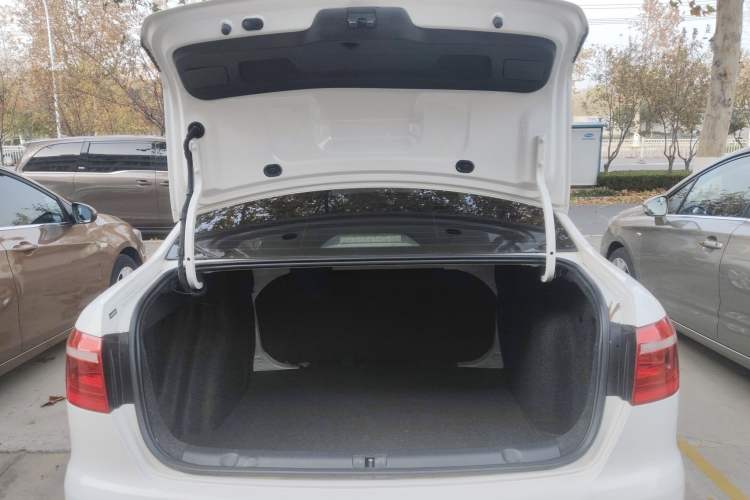 Used Volkswagen Lavida 2013 Revised Classic 1.6L Automatic Fashion Edition