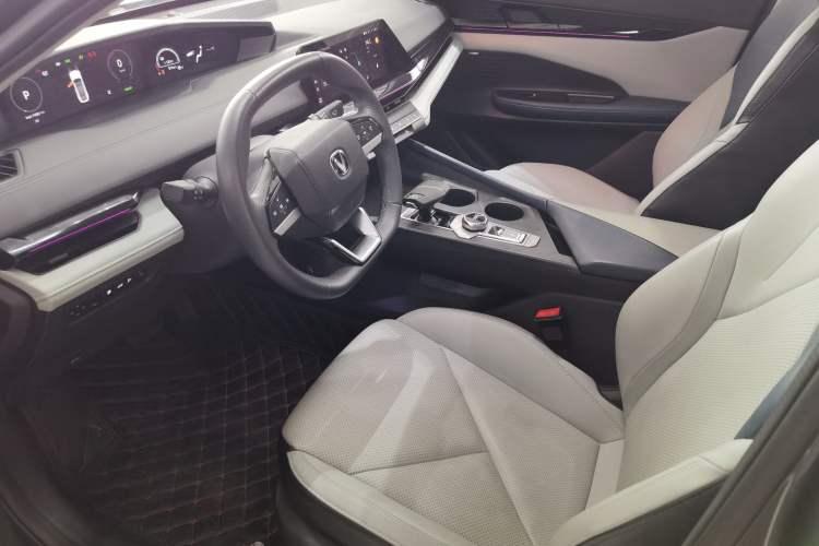 Used Changan UNI-V iDD 2023 ZhiDian iDD 1.5T 113km ZhiKu Model
