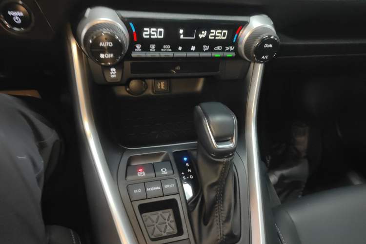 Used Toyota Wildlander 2023 Dual-Motor 2.5L E-CVT Two-Wheel Drive Luxury PLUS Edition