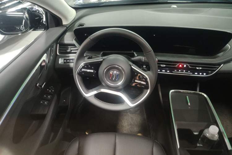 Used Buick LaCrosse 2025 28T Platinum Edition
