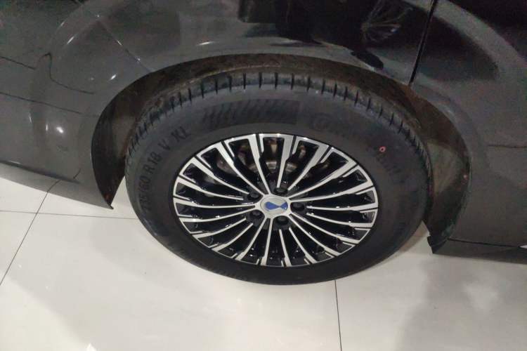 Used Denza D9 2025 DM-i Intelligent Drive 1020 Four-Wheel Drive Prestige Model
