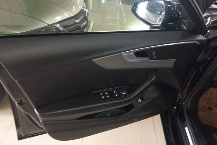 Used Audi A4L 2019 40 TFSI Ambition China VI
