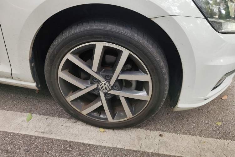 Used Volkswagen Golf 2018 230TSI Automatic Luxury Version
