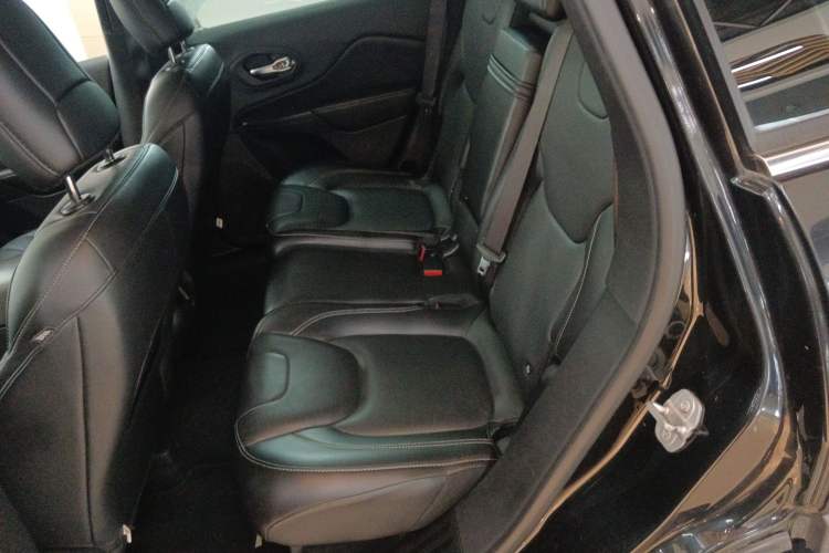 Used  Cherokee 2016 2.0L Superior Edition
