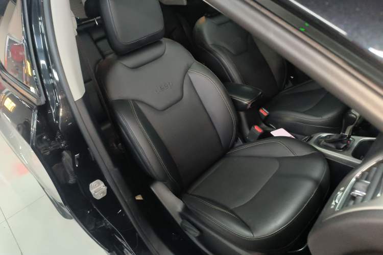 Used  Compass 2017 200T Automatic Family Edition