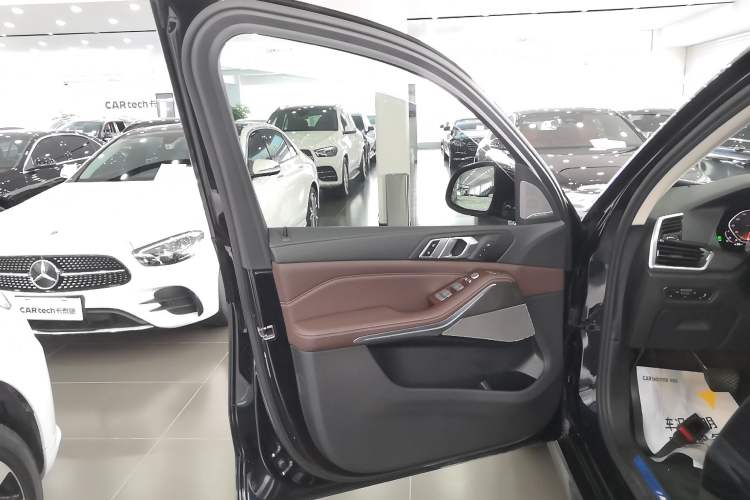 Used BMW X5 2022 Restyled xDrive 30Li Luxury Version M Sport Package
