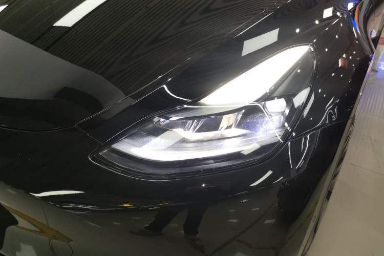 Used Tesla Model Y 2023 Long-Range All-Wheel-Drive Version