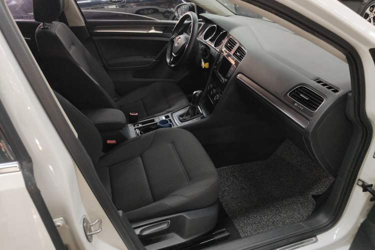 Used Volkswagen Golf 2017 230TSI Automatic Comfort Edition – Celebrating Milestone of One Million Units
