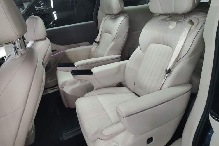 Used VOYAH Dream 2025 PHEV Four-Wheel-Drive Flagship Kunpeng Edition
