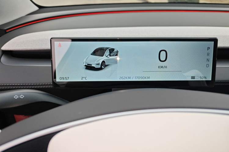 Used Tesla Model Y 2025 Long-Range All-Wheel-Drive Version