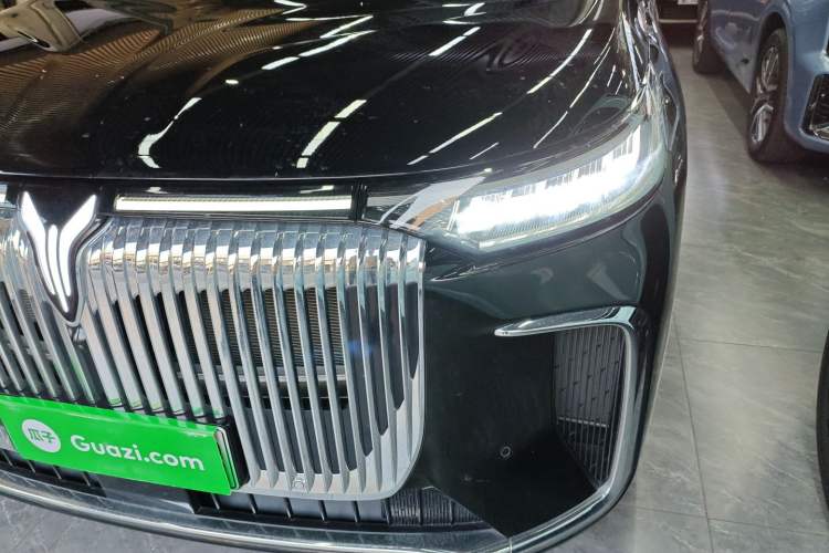 Used VOYAH Dream 2025 PHEV Four-Wheel Drive Prestige Kunpeng Edition
