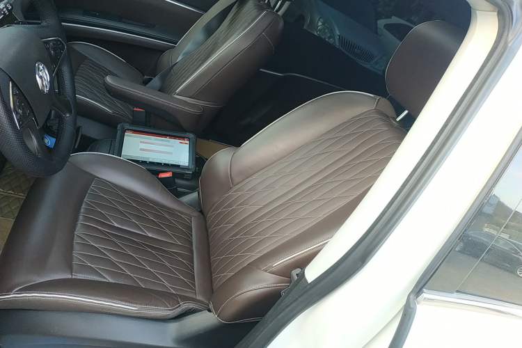 Used Buick GL8 2023 Land Executive Class 652T Luxury Model
