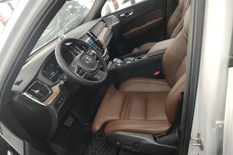 Used Volvo XC60 New Energy 2024 T8 Plug-in Hybrid Long-Range All-Wheel Drive Smart Luxury Edition