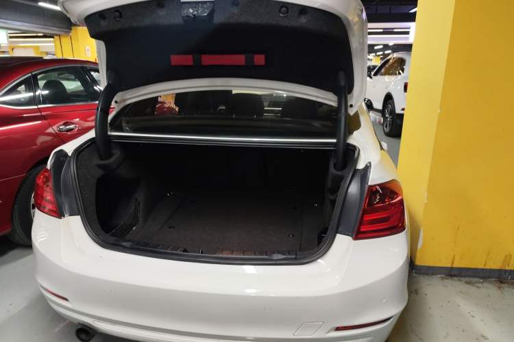 Used BMW 3 Series 2015 320i Luxury Line Stylish Edition