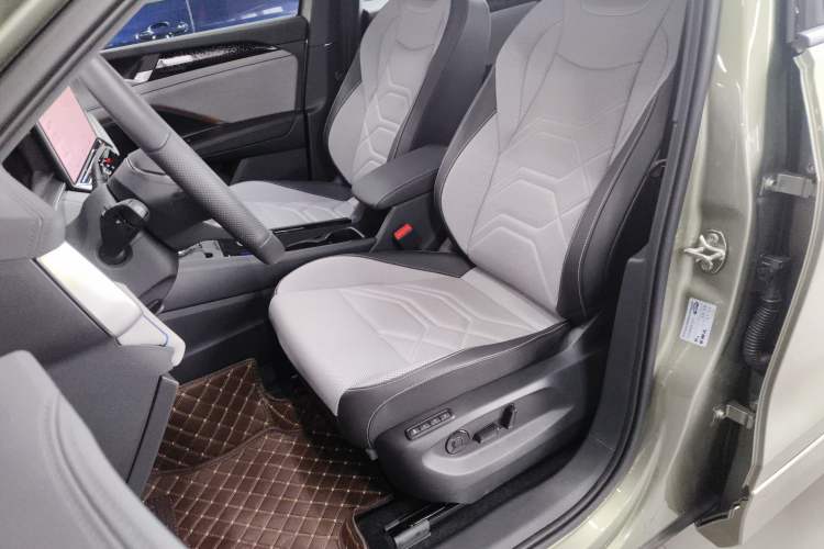 Used Volkswagen Tayron 2025 Tiguan L 380TSI 4Motion Luxury Easy Package
