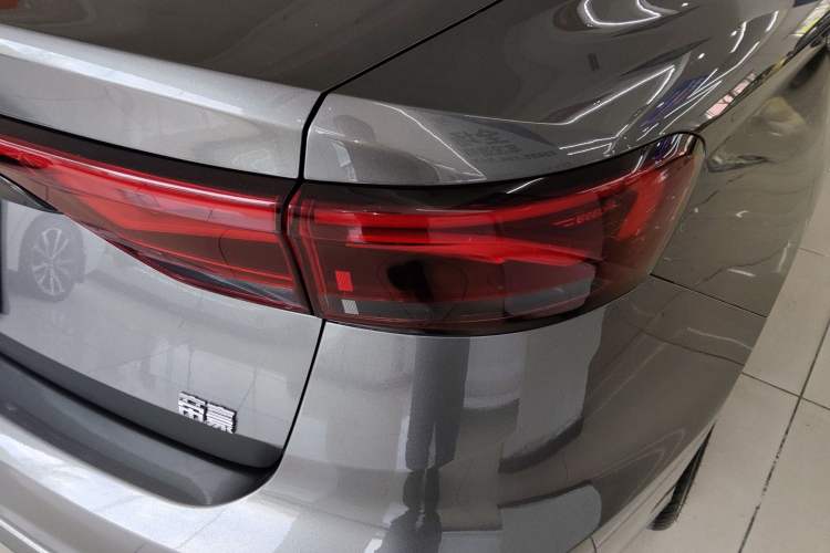 Used Geely Auto Emgrand 2022 4th Generation 1.5L CVT Flagship Model
