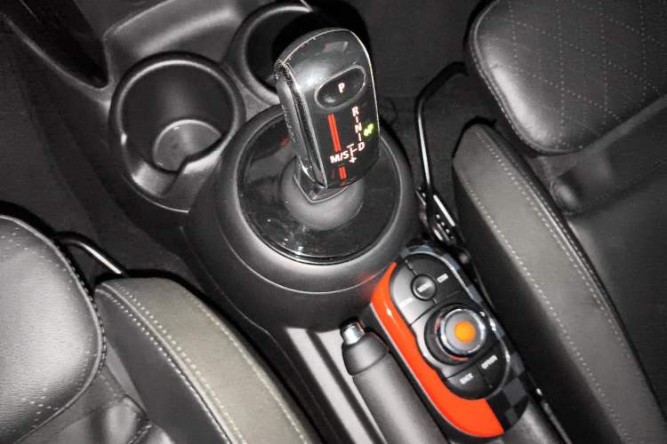 Used MINI MINI 2018 2.0T COOPER S Classic Edition Five-Door Version
