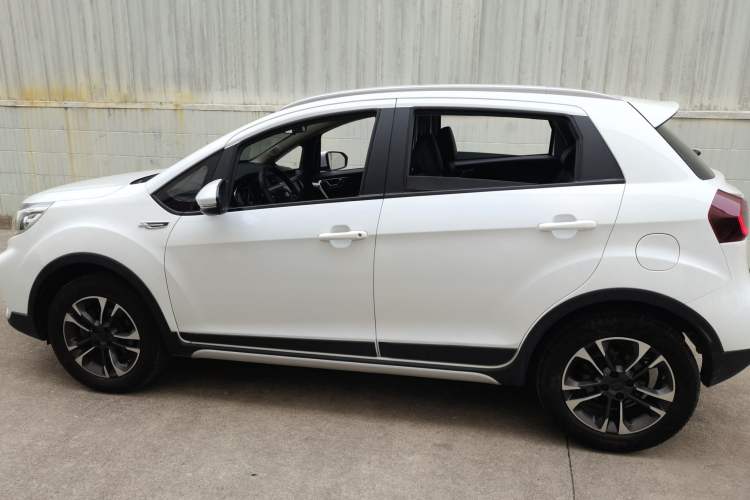 Used Geely Auto Vision X3 2019 Upgraded Model 1.5L Manual Elite Version
