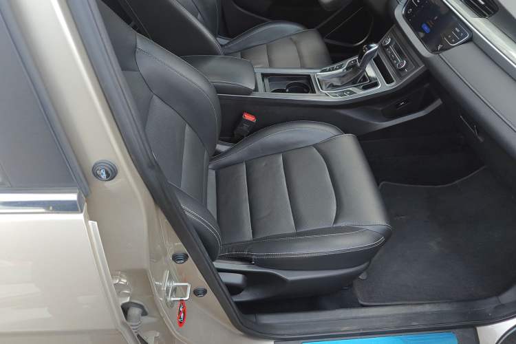 Used Geely Auto Emgrand 2019 Leading Edition 1.5L CVT Upward-Connected Model China VI Standard