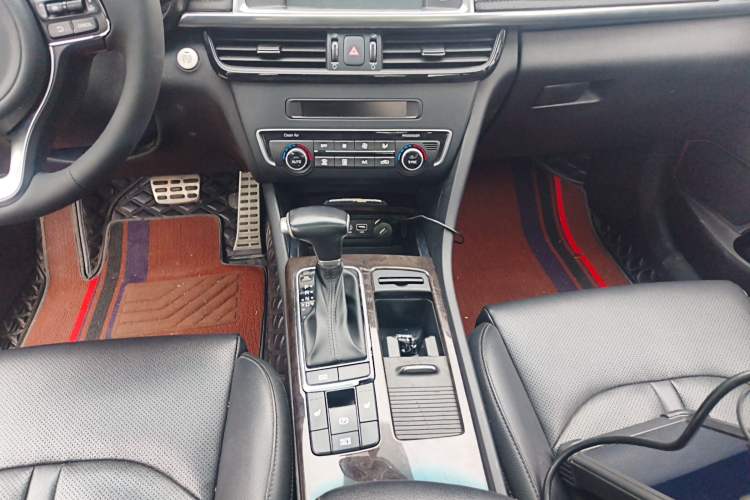 Used Kia K5 2017 2.0L Automatic 15th Anniversary Special Edition LUX
