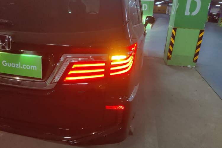 Used Honda Elysion 2016 2.4L Style Edition
