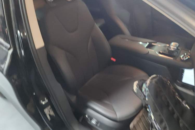 Used Hongqi E-QM5 2022 431 km Charge & Enjoy Edition
