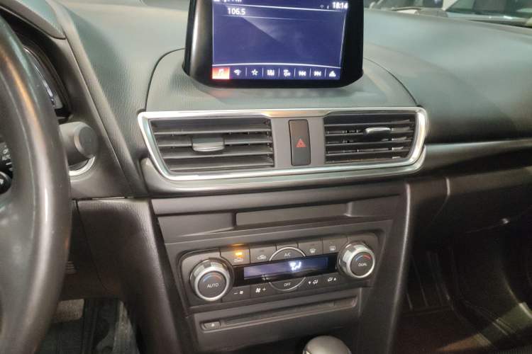 Used Mazda Mazda 3 Axela 2017 Hatchback 2.0L Automatic Sport Model China V Emission Standard
