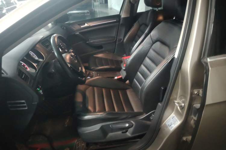 Used Volkswagen Golf 2016 230TSI Automatic Luxury Version
