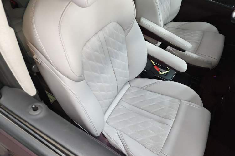 Used Buick GL8 2022 Avenir Aivia 7-Seater Deluxe Edition
