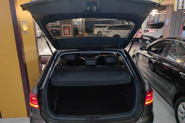 Used Volkswagen Gran Lavida 2013 1.4 TSI Automatic Comfort Model
