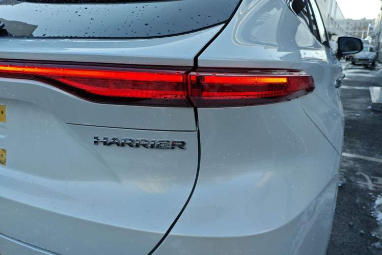 Used Toyota Harrier 2023 2.0L CVT Two-Wheel Drive Deluxe Edition