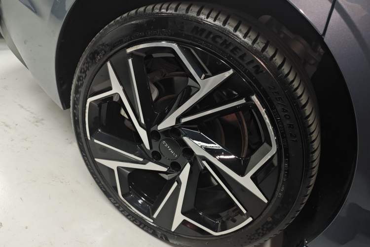 Used Lynk & Co Z10 2025 95 kWh 702 km All-Wheel Drive Intelligent Driving Ultra
