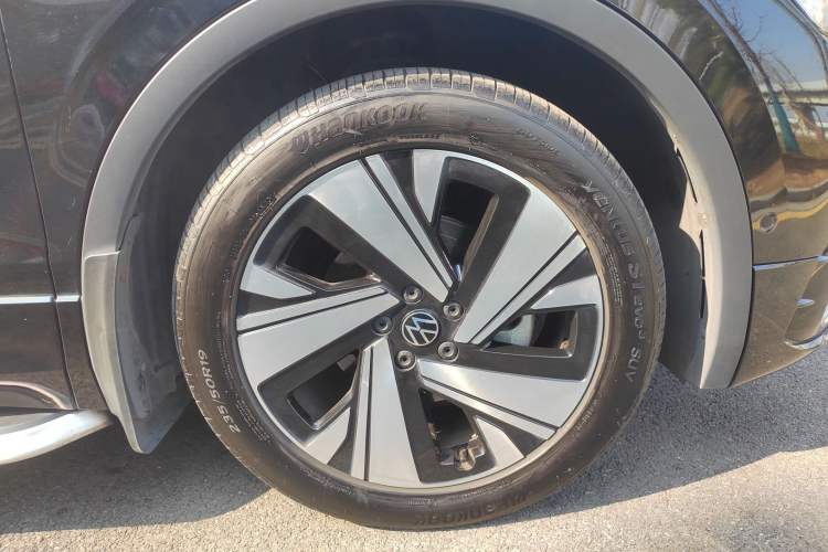 Used Volkswagen Tiguan L 2023 Restyled 330TSI Automatic Two-Wheel Drive R-Line Enhanced Comfort Version