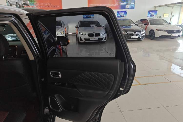 Used Mitsubishi Outlander 2020 2.4L 4x4 Zhi Xiang Edition 7-Seater
