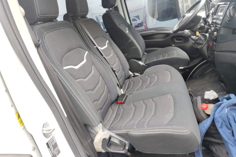 Used Iveco Eurocargo 2021 2.0T Manual Super-Rui Short Wheelbase High-Roof Side-Sliding Door F1A